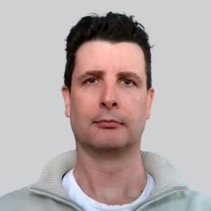 Erik Service headshot